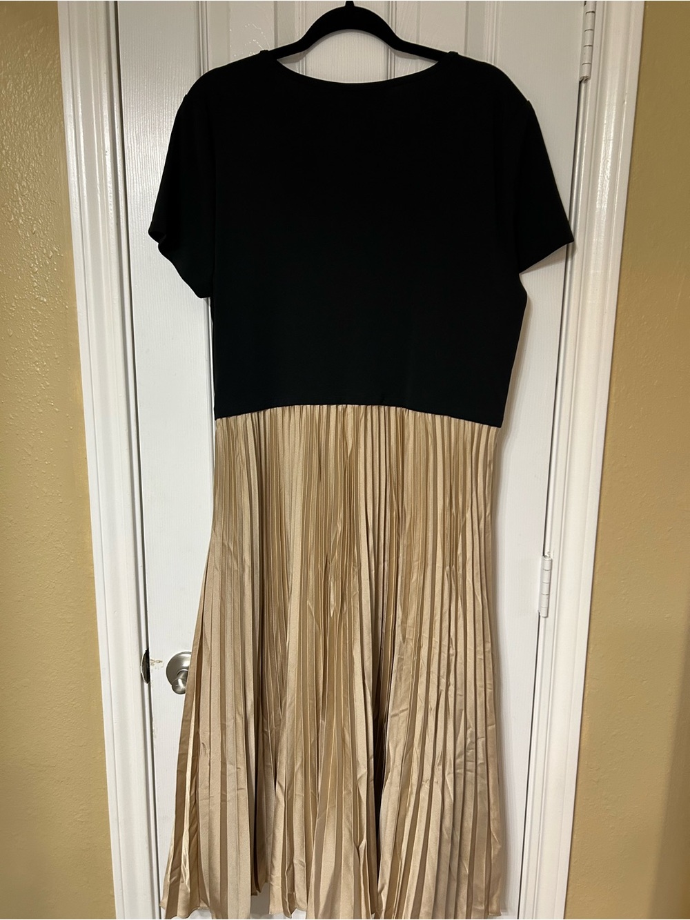 Karl Lagerfeld Pleated Black and Gold Dress - Picture 4 of 5